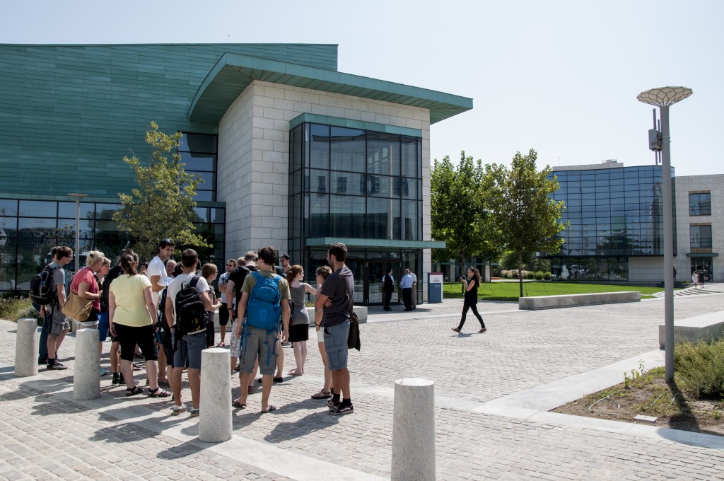 Am Weg zu einem Vortrag auf der ADA University