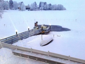 Eislochschwimmen in Joensuu! Manchmal werden neue Austauschstudenten darin "getauft".