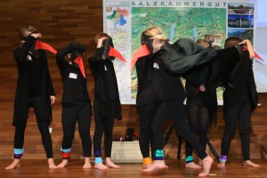Sparkling Science-Slam in action: Die Slammer der Volksschule Mühldorf (OÖ) stellen ihr Projekt "Waldrapp" vor. © OeAD-GmbH/APA Fotoservice/Schedl.