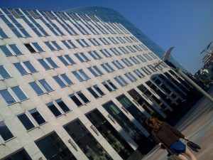 Ein Gebäude des Europaparlaments in Brüssel (©Julia Lindsey)