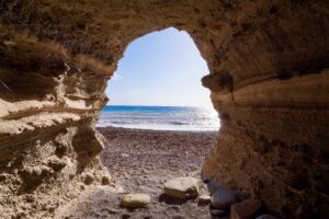 Foto aus einer Caverne auf ein Meer